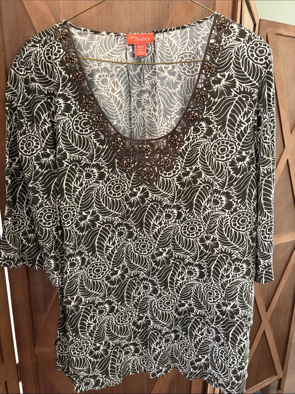 TOMMY BAHAMA RELAX Floral Palm Print Beaded Neck Top SIZE MEDIUM